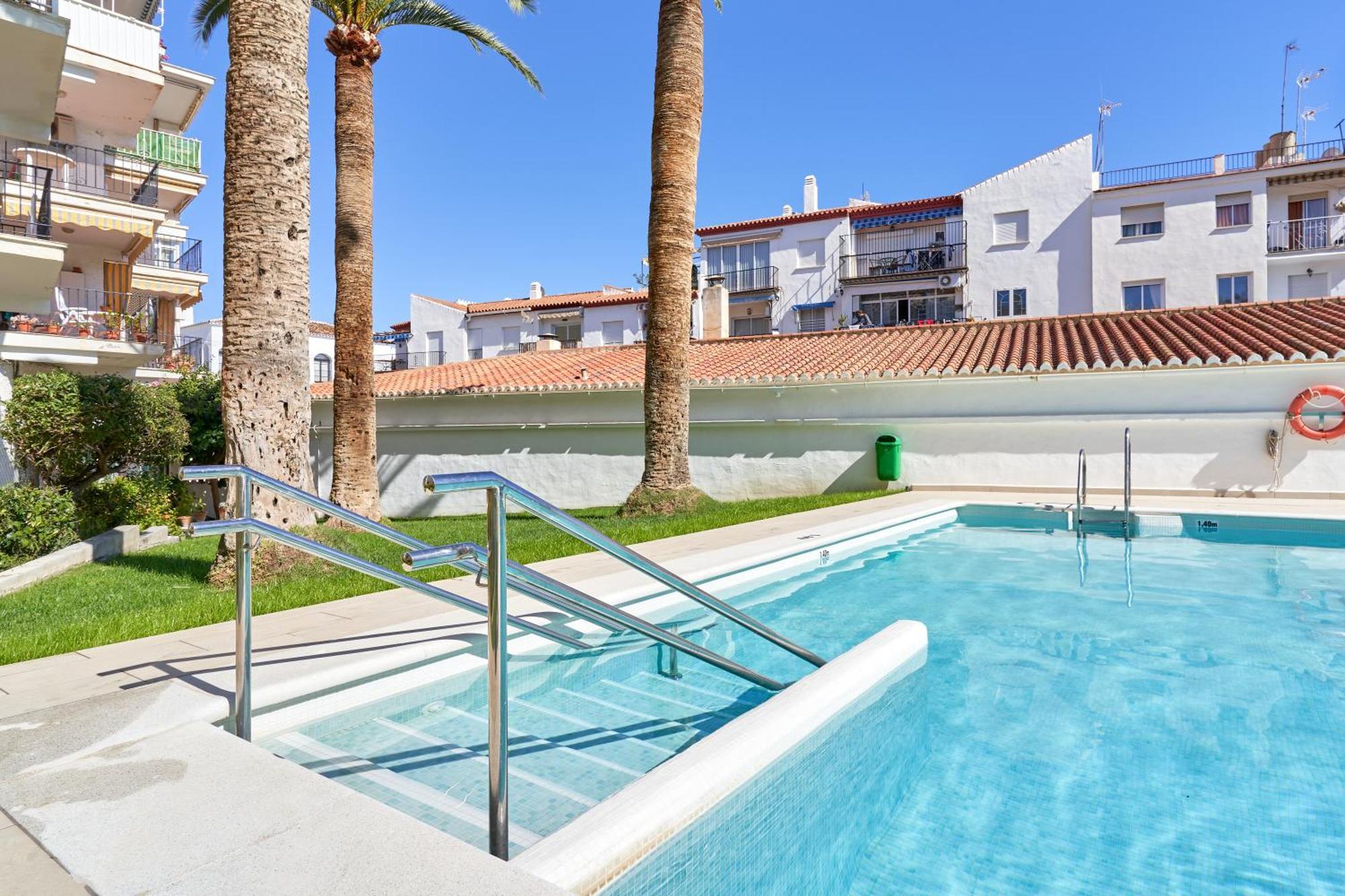 1 Bed Apartment With Sea View Nerja Bagian luar foto