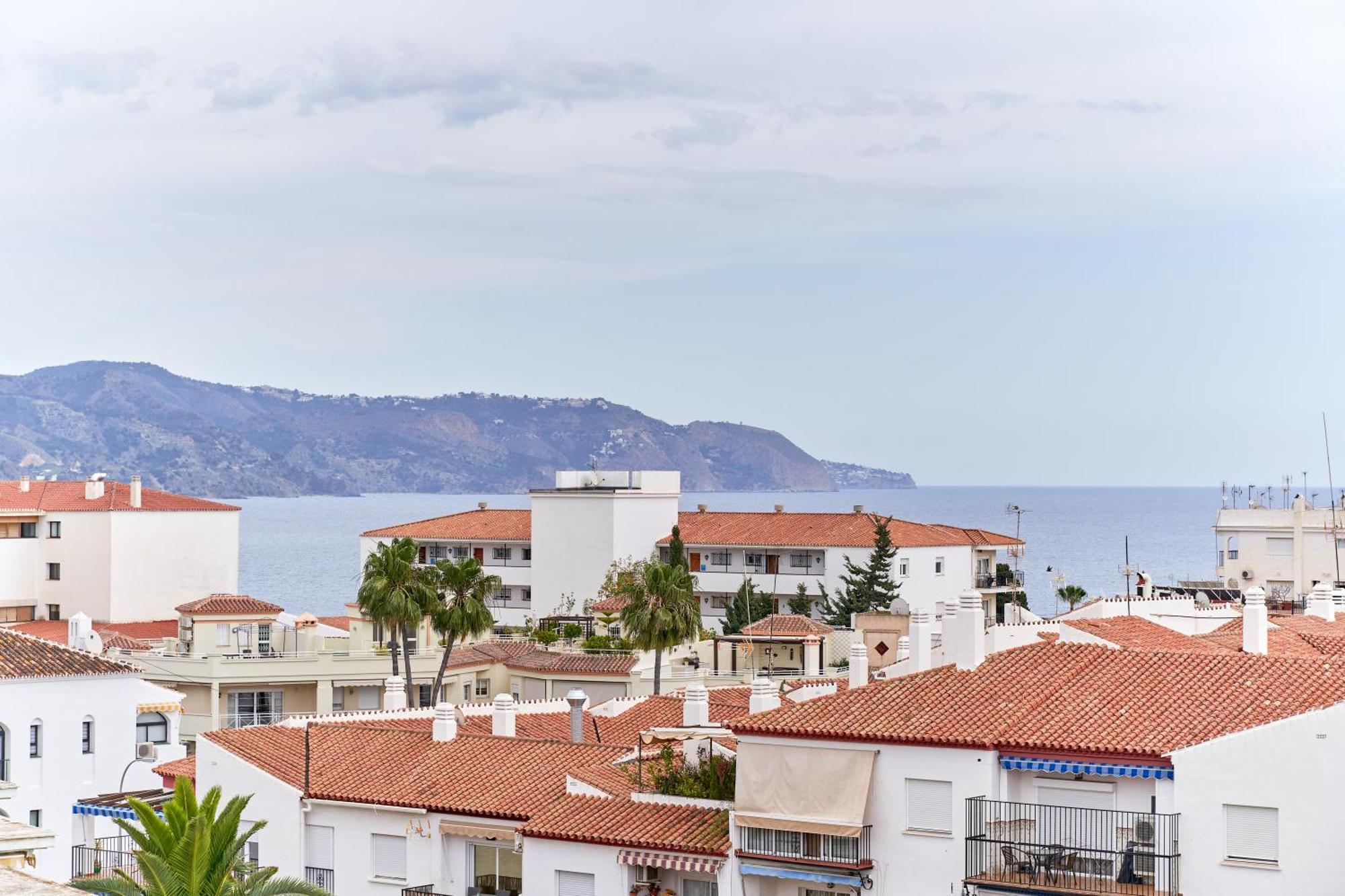 1 Bed Apartment With Sea View Nerja Bagian luar foto