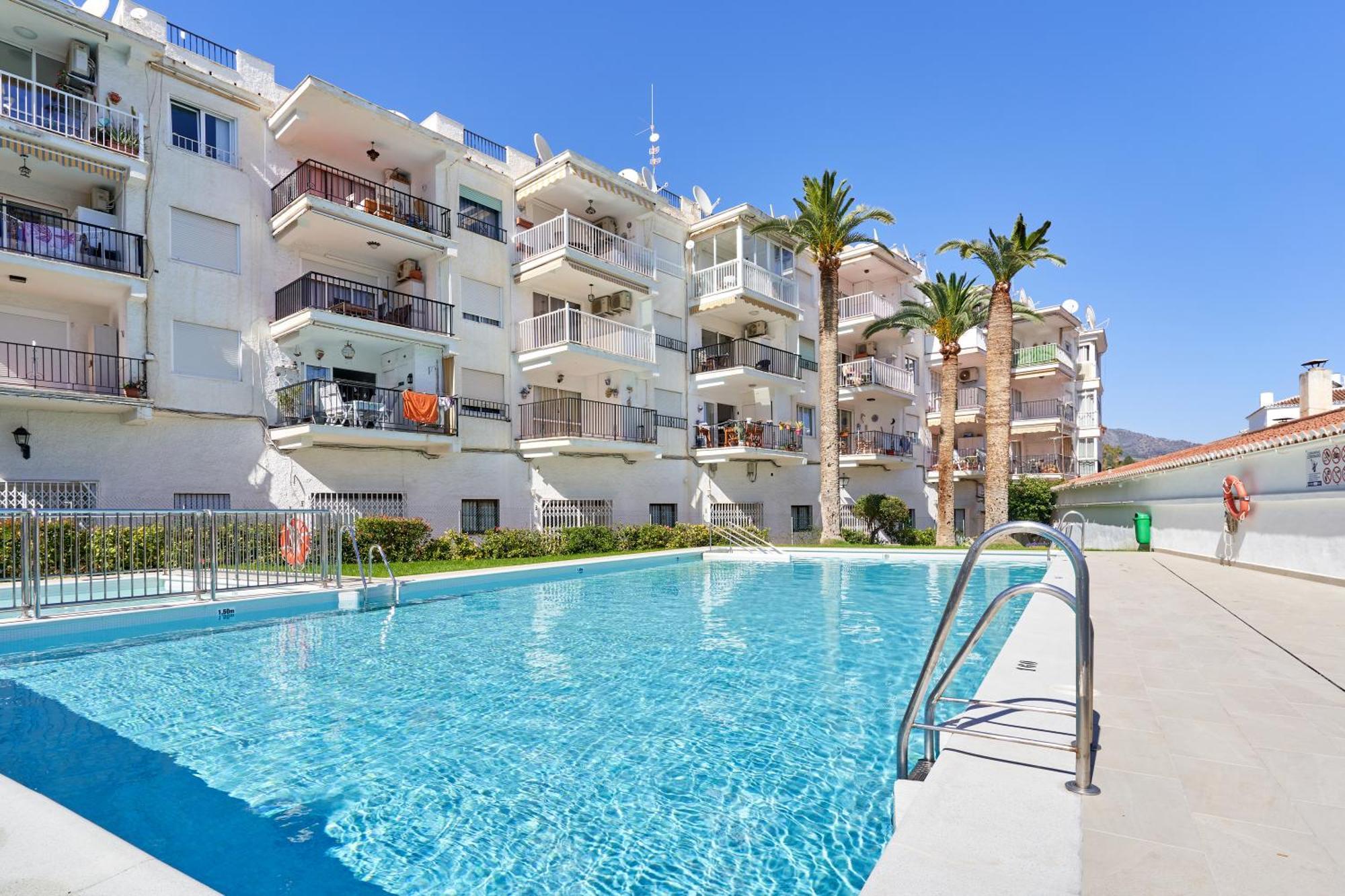 1 Bed Apartment With Sea View Nerja Bagian luar foto